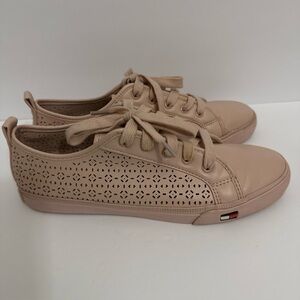 Tommy Hilfiger Lanibel Leather Blush Eyelet Perforated LOGO Lace Up Sneakers 9